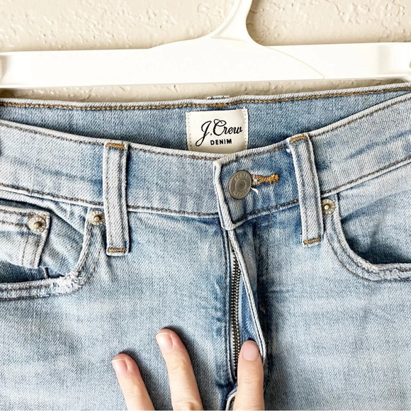 J. Crew Jeans Women's 25 Ripped Slim Boyfriend Light Wash Raw Hem AN075 - Picture 6 of 10